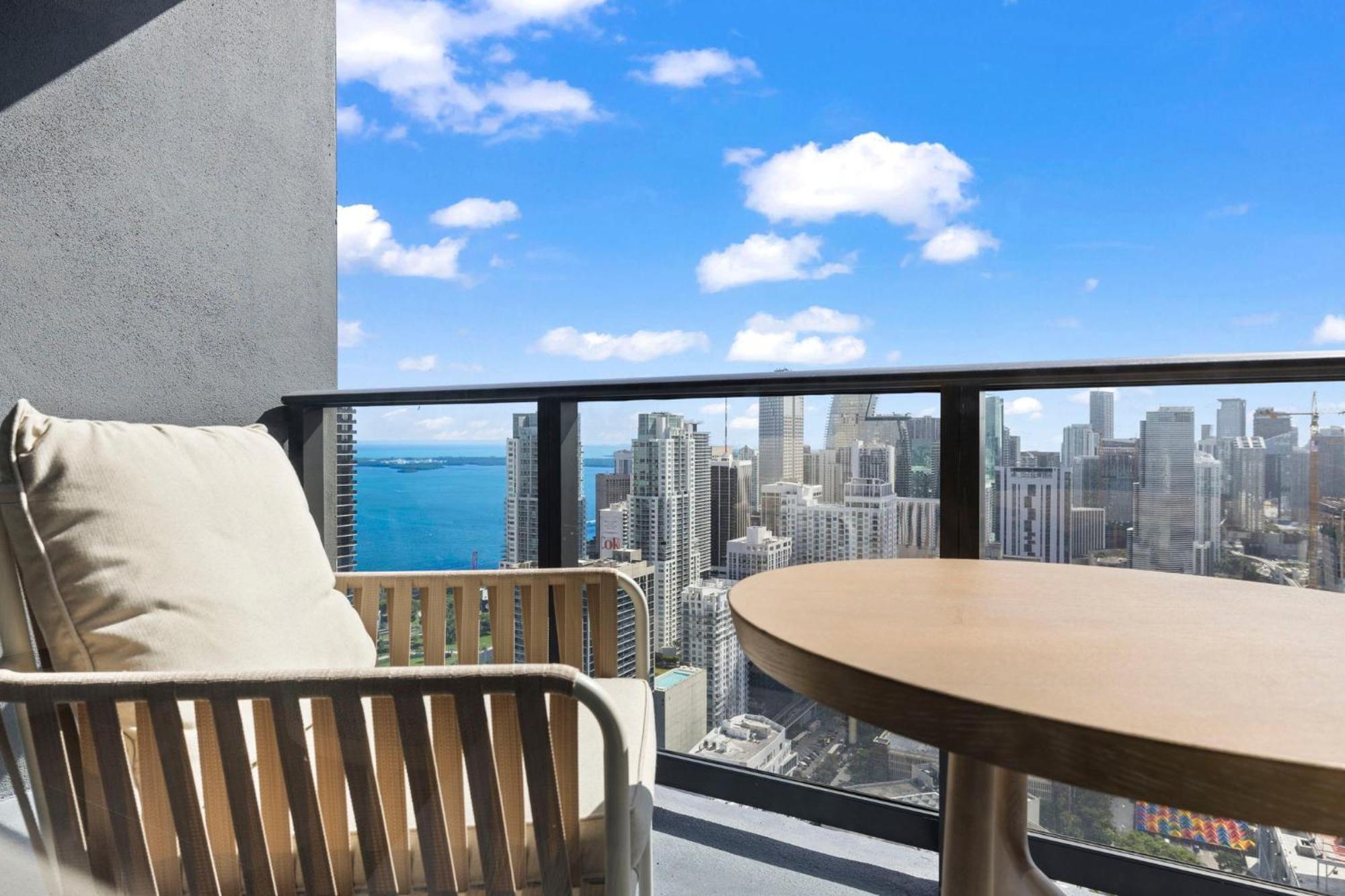Apartment On 47th Floor! With Amenities Miami