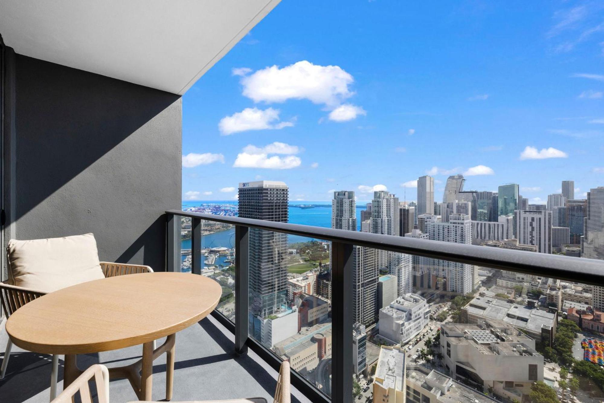 On 47th Floor! With Amenities Miami