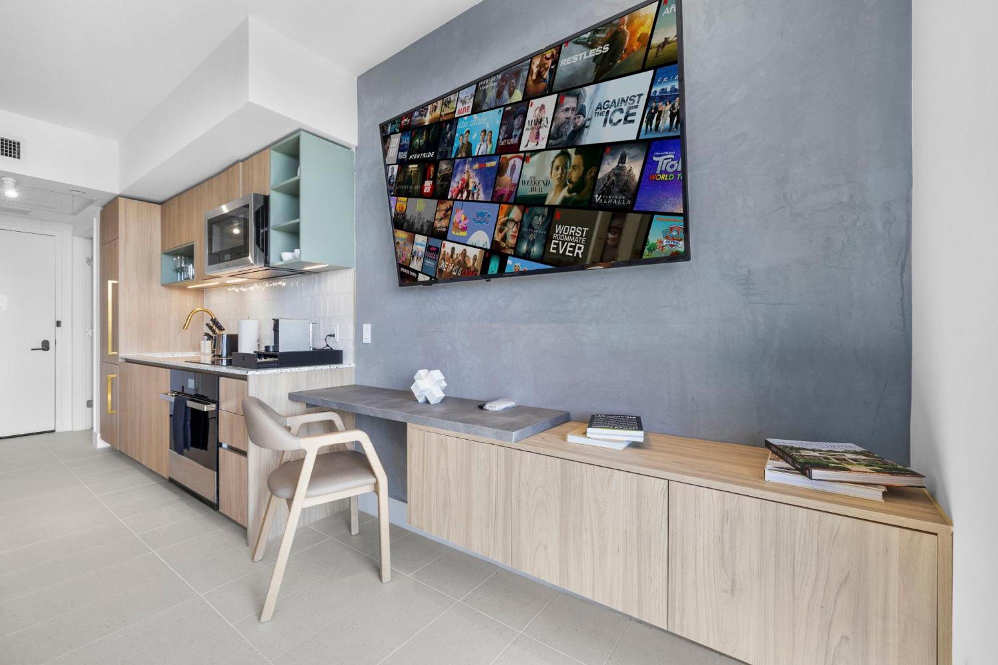 Apartment On 47th Floor! With Amenities *