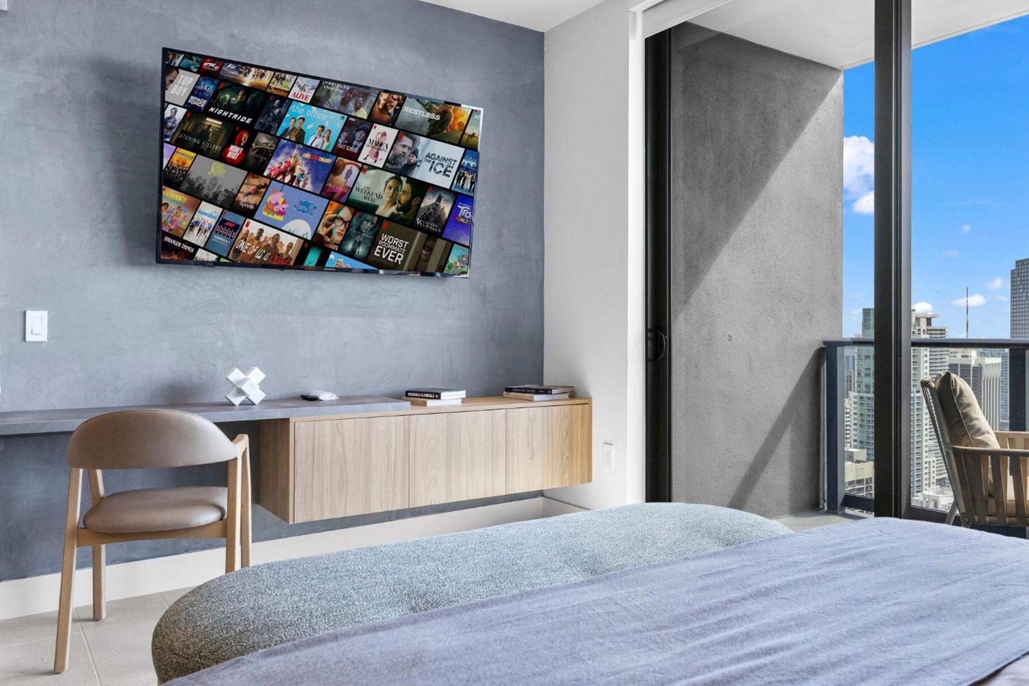 On 47th Floor! With Amenities Apartment