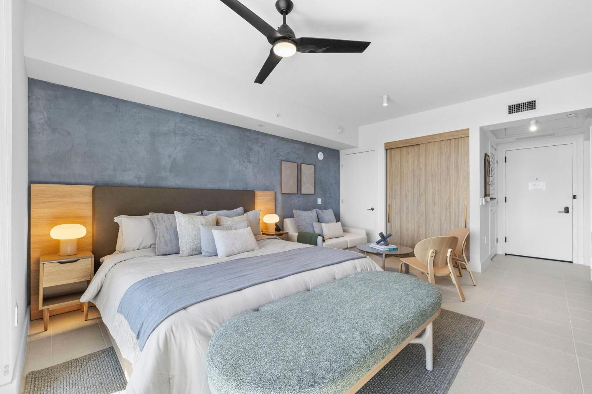 On 47th Floor! With Amenities Miami