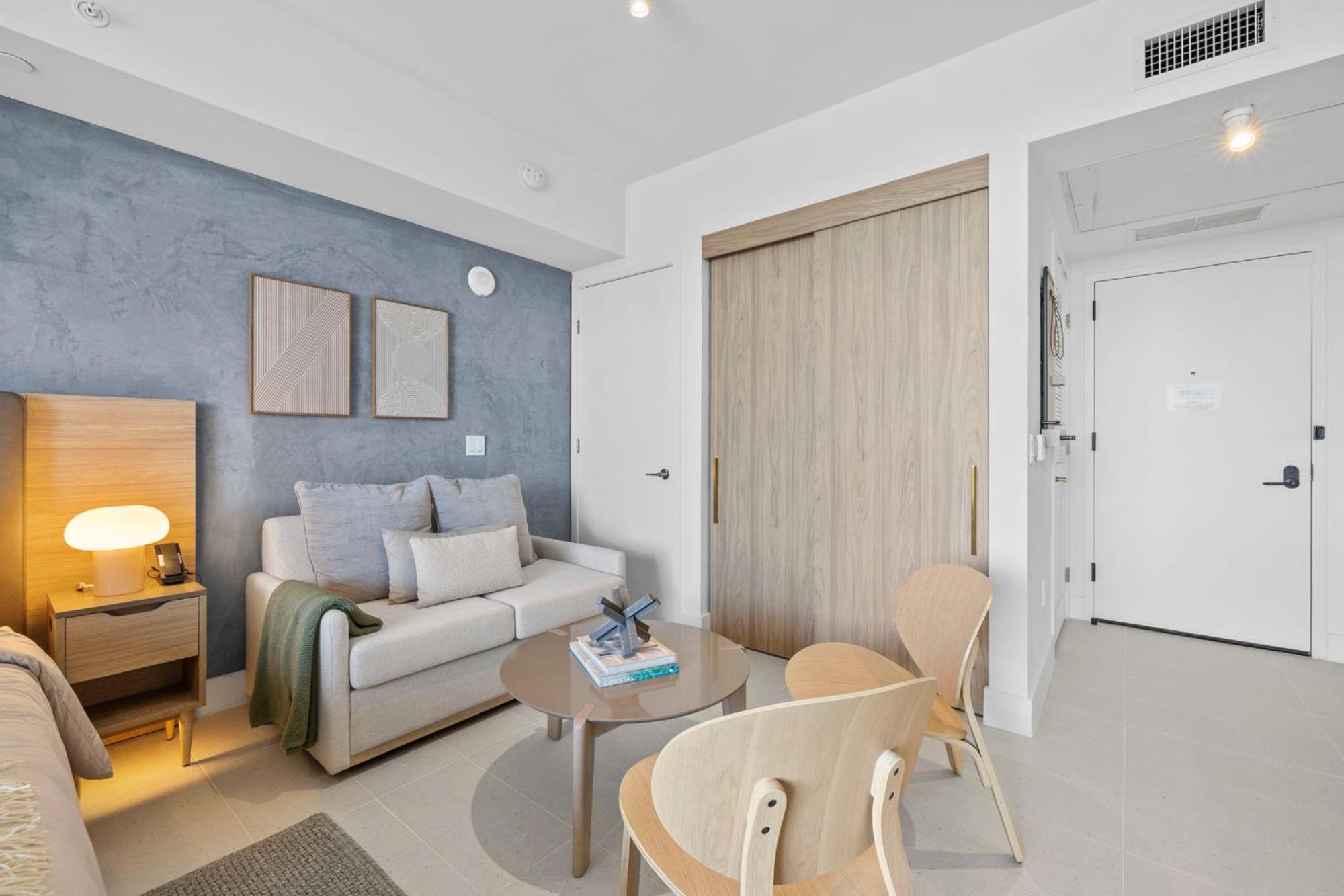 Apartment On 47th Floor! With Amenities *
