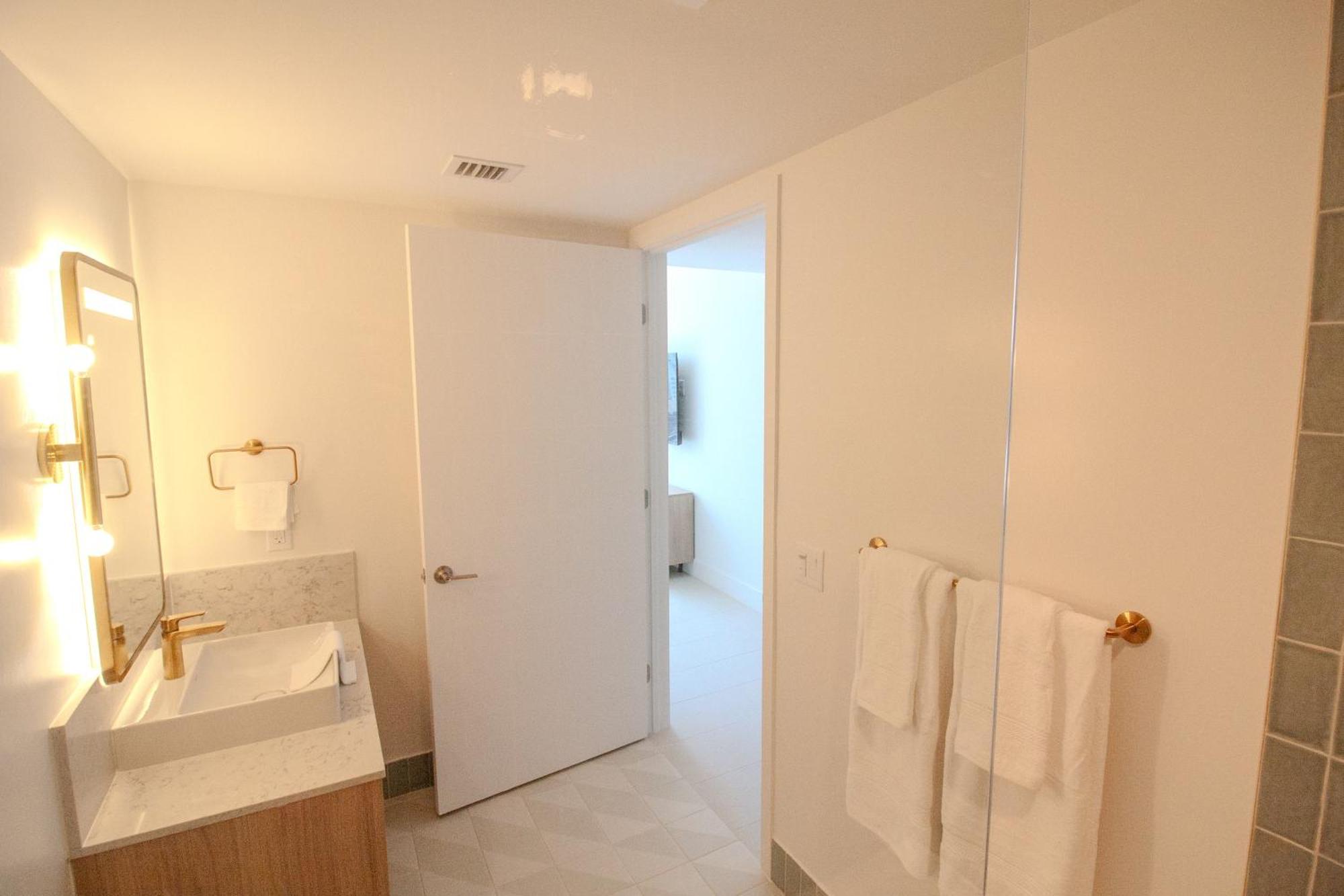 Luxurious 3 Bedroom With A View Apartment Miami