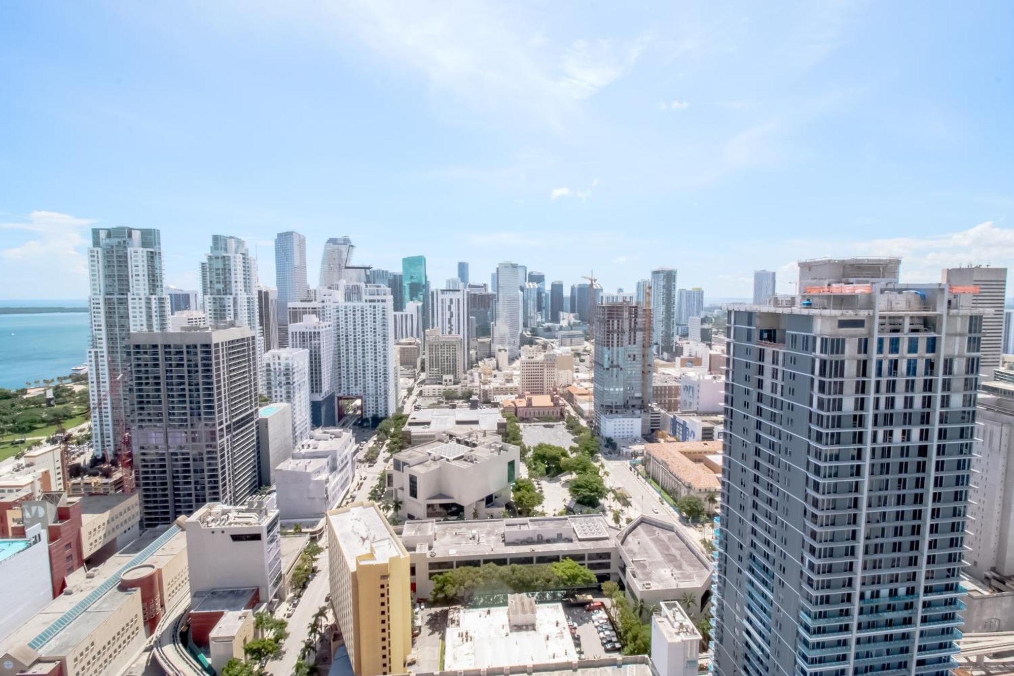 Apartment Luxurious 3 Bedroom With A View Miami