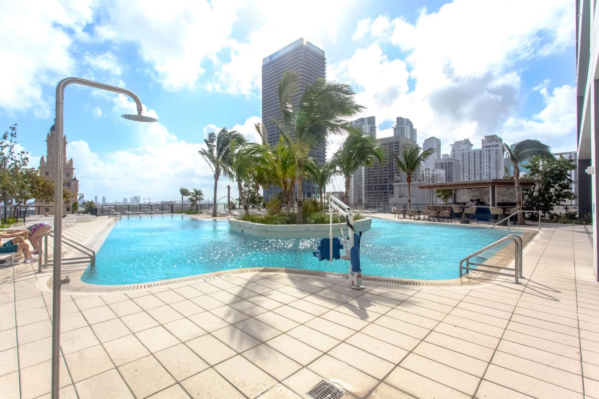 Luxurious 3 Bedroom With A View *
