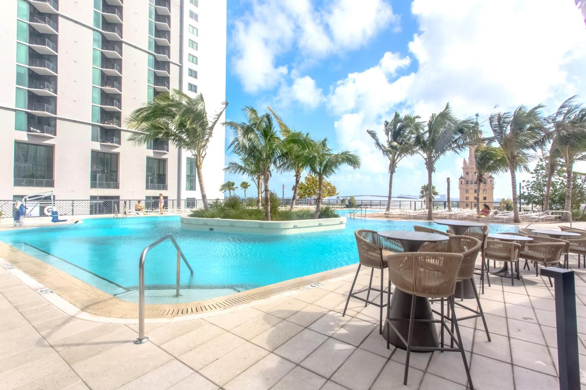 Luxurious 3 Bedroom With A View Apartment Miami