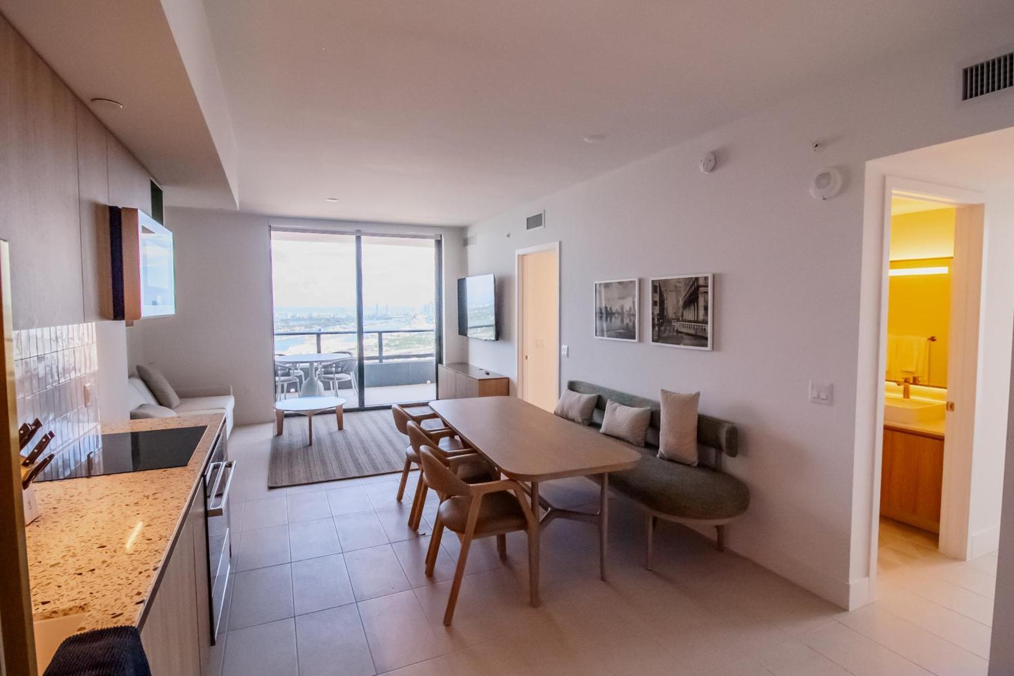 Luxurious 3 Bedroom With A View * Miami