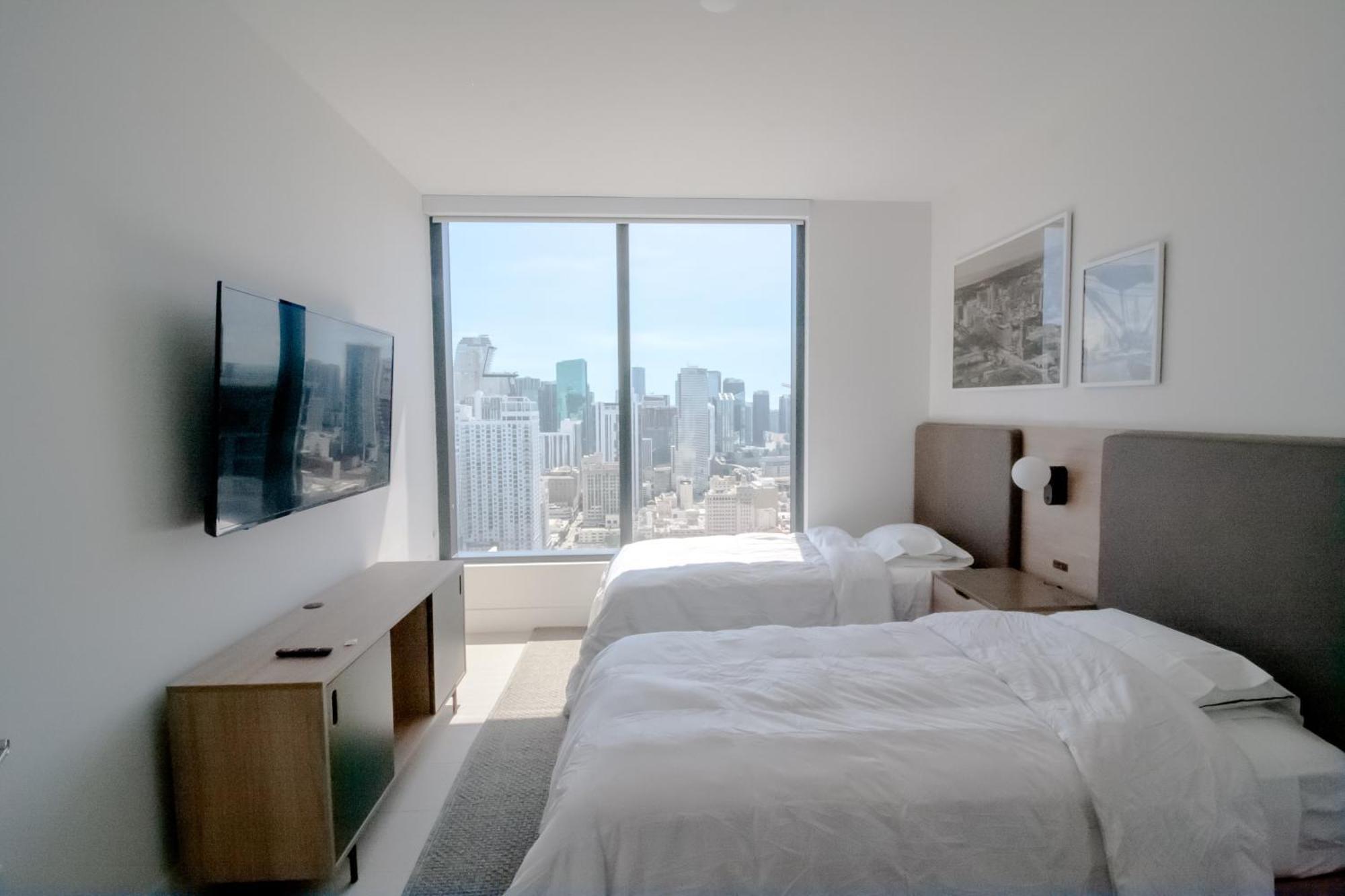 Luxurious 3 Bedroom With A View *