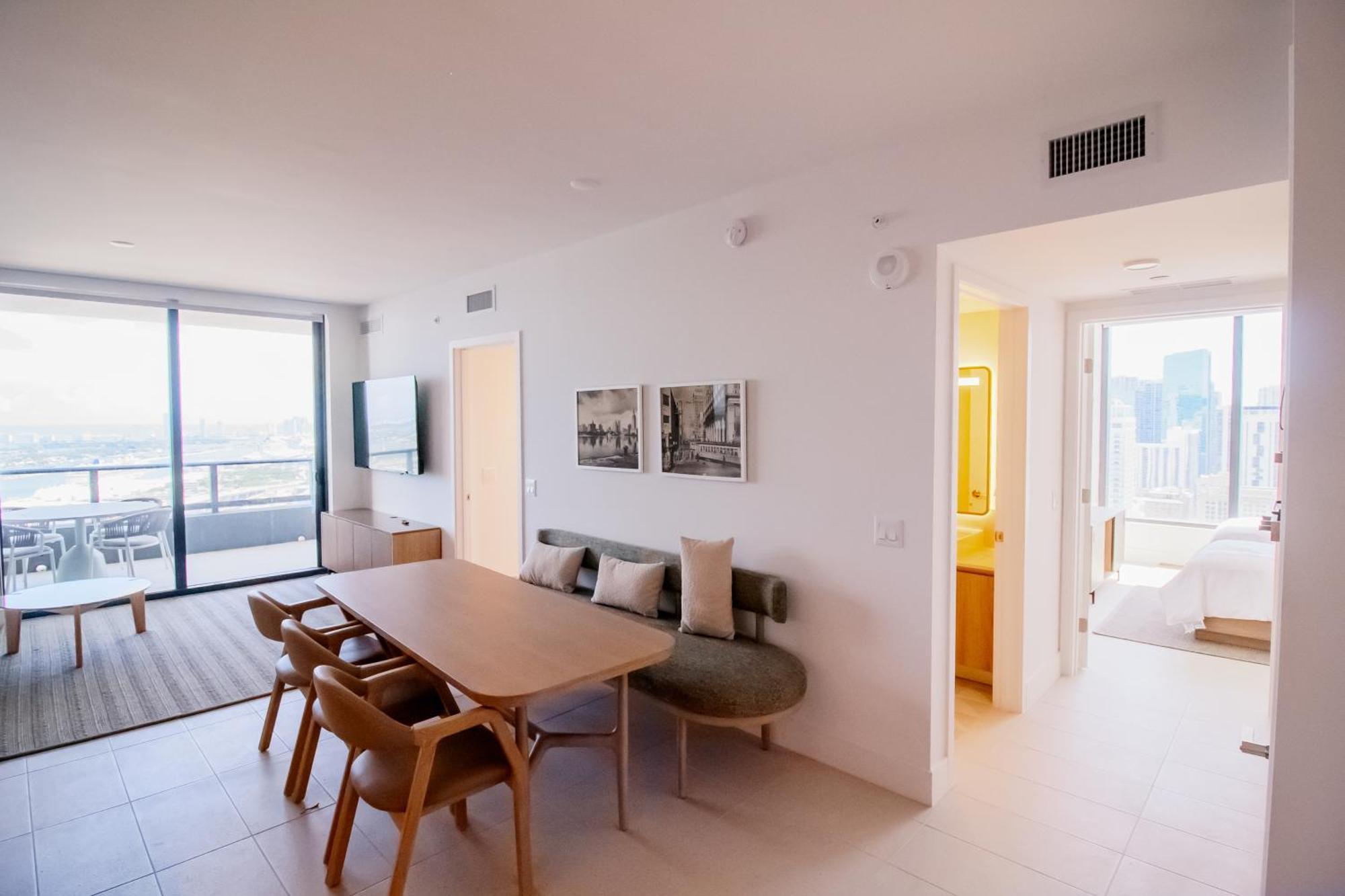 Luxurious 3 Bedroom With A View Apartment Miami