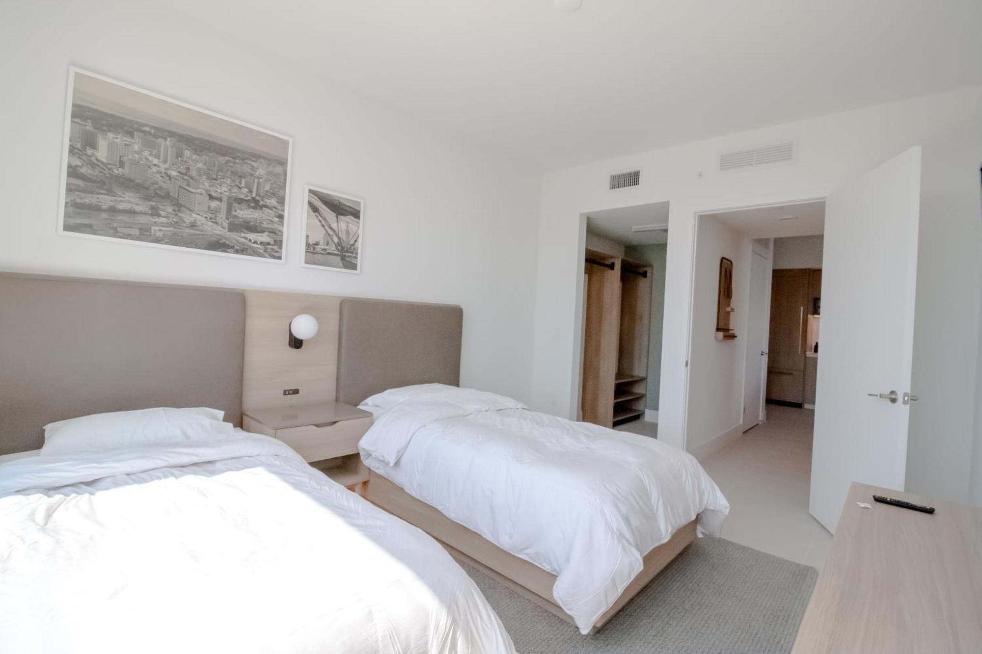 Luxurious 3 Bedroom With A View Apartment Miami