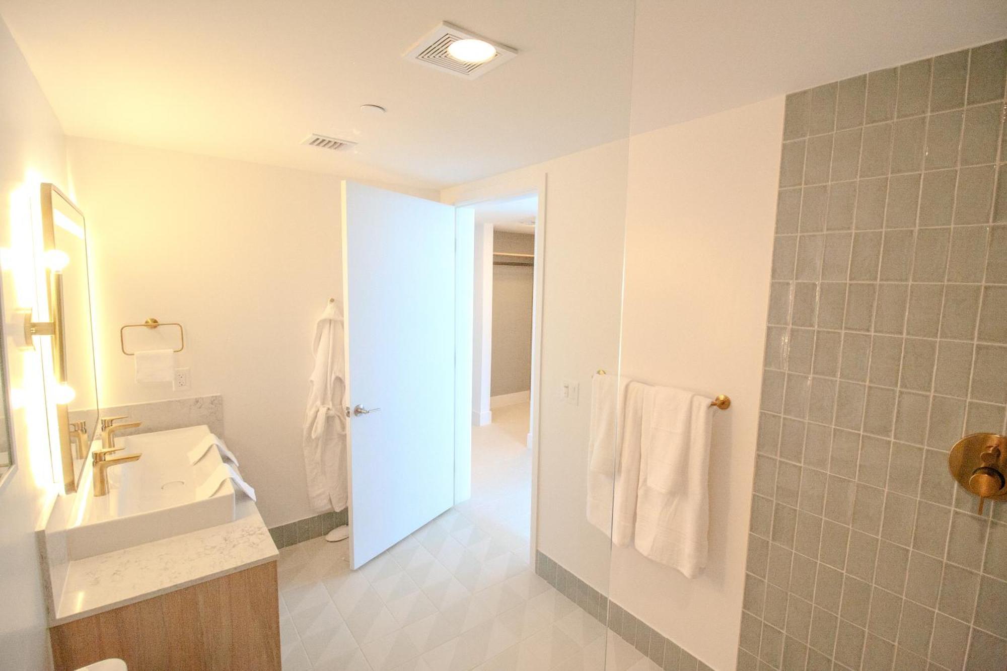 Luxurious 3 Bedroom With A View Miami