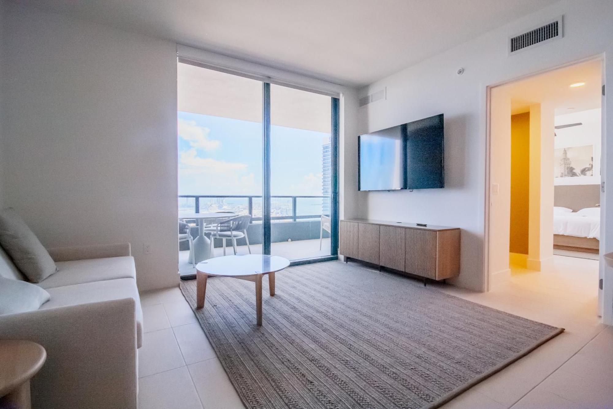 Luxurious 3 Bedroom With A View *