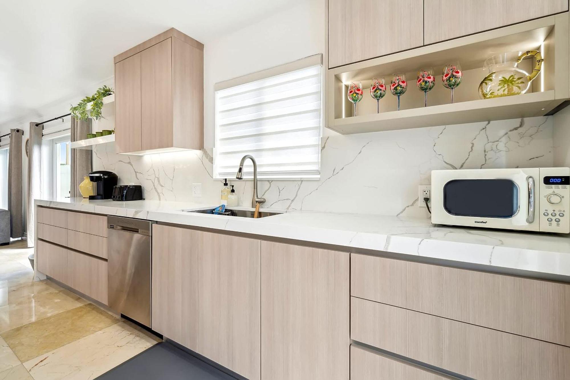 6-bd 3-ba Dreamy Vacation Retreat In Coral Terrace *