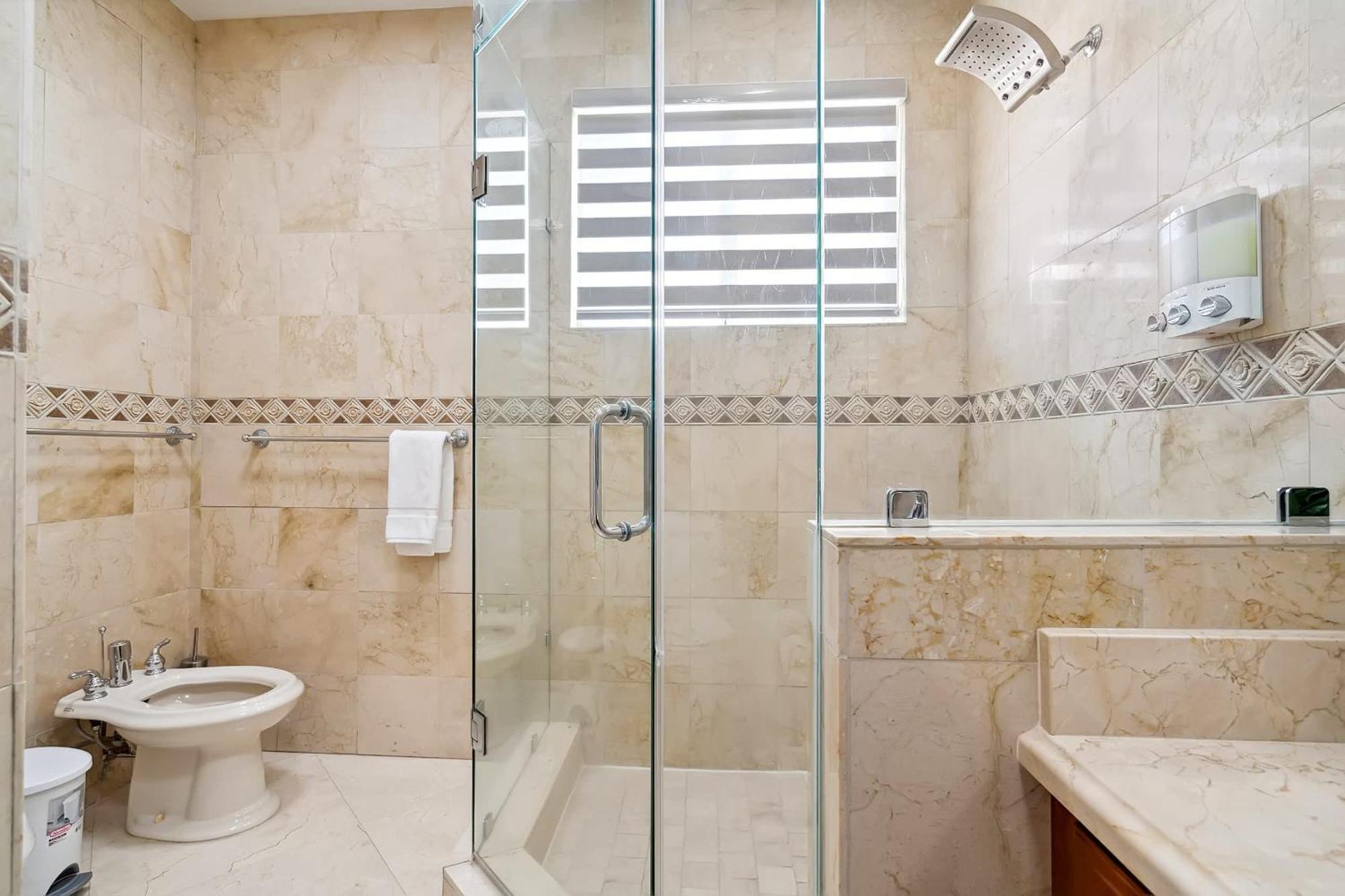 Holiday home 6-bd 3-ba Dreamy Vacation Retreat In Coral Terrace