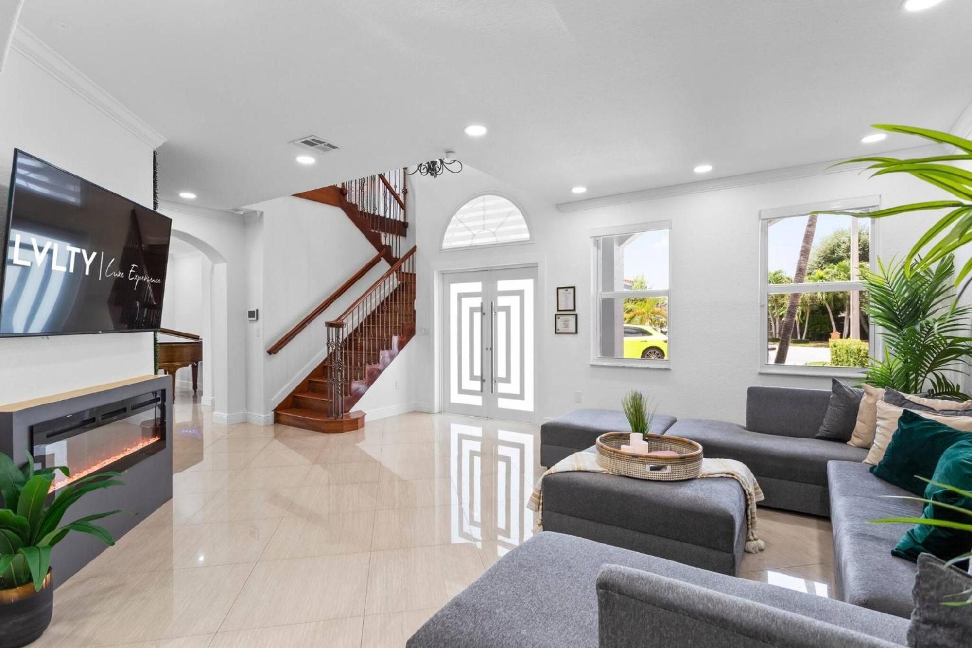 Luxe 5br I Pool Jacuzzi Fire Pit Piano *