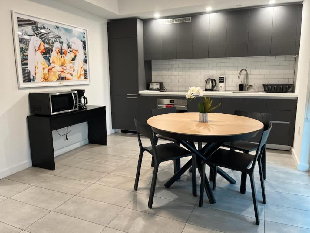 Explore Miami's Heat - Huge 1 Bed Pool & Gym * Miami