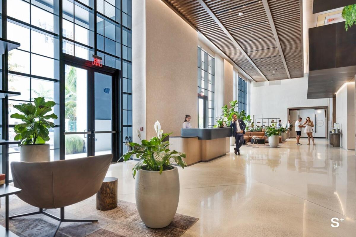 Chic Downtown 1br With Stunning Skyline Views