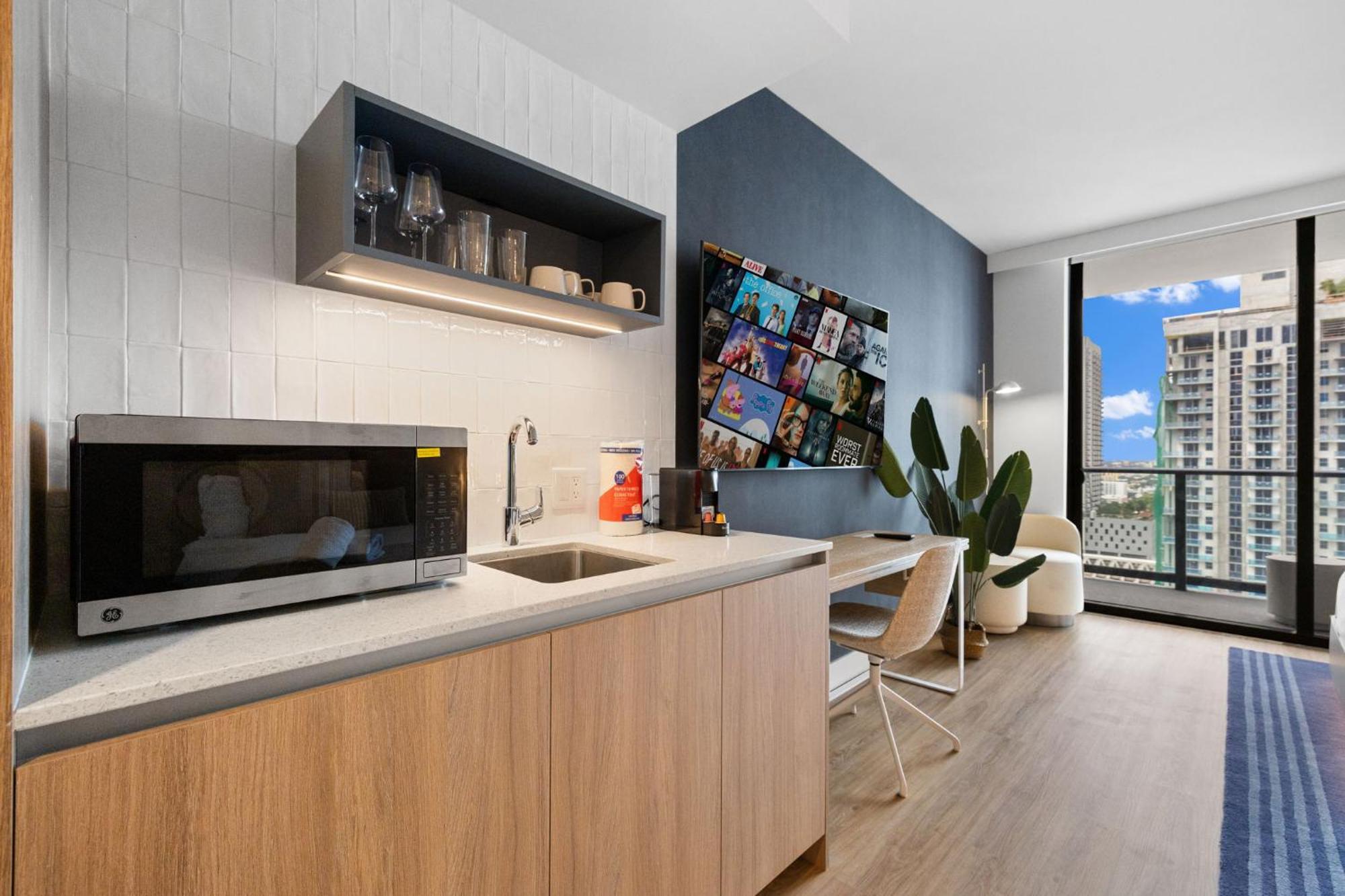 Elegant With Amenities Access! Apartment