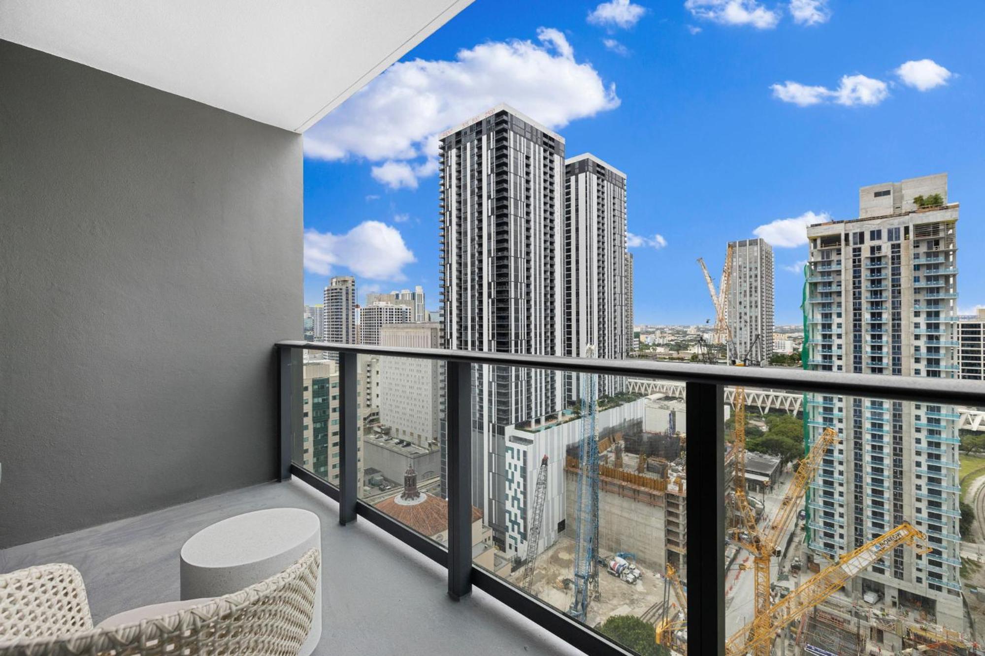 Elegant With Amenities Access! * Miami