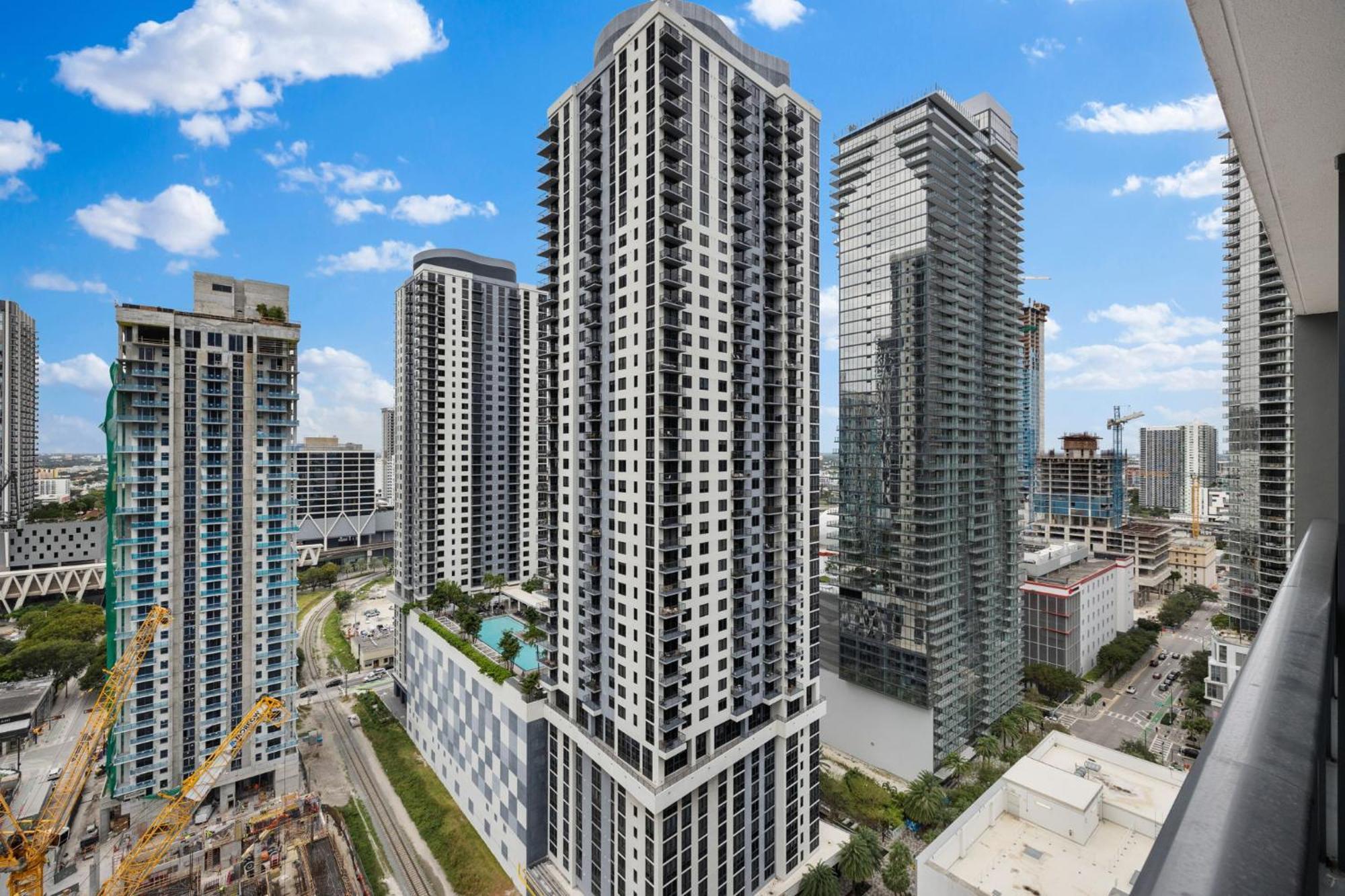 Apartment Elegant With Amenities Access!