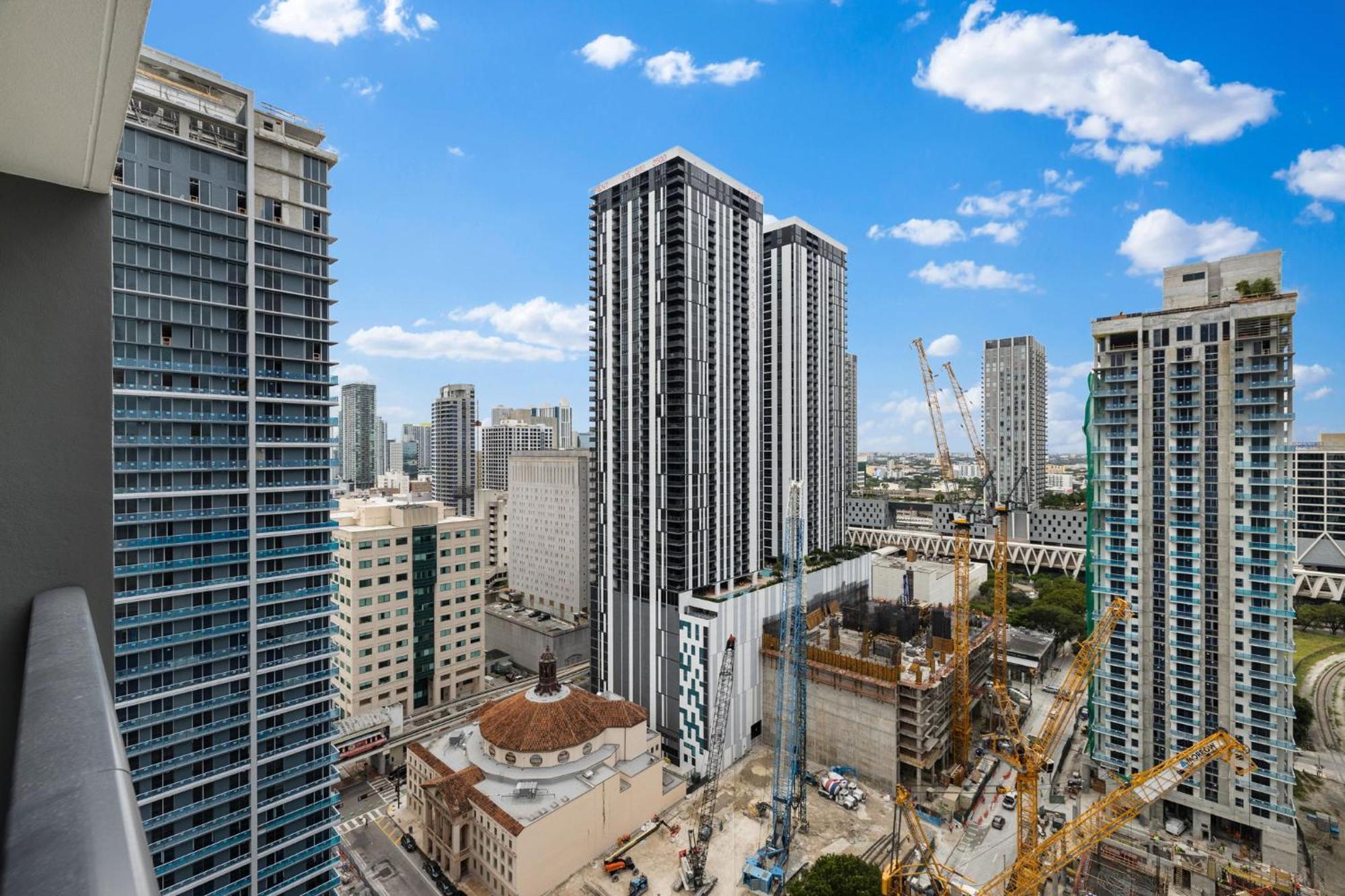 Elegant With Amenities Access! Apartment *