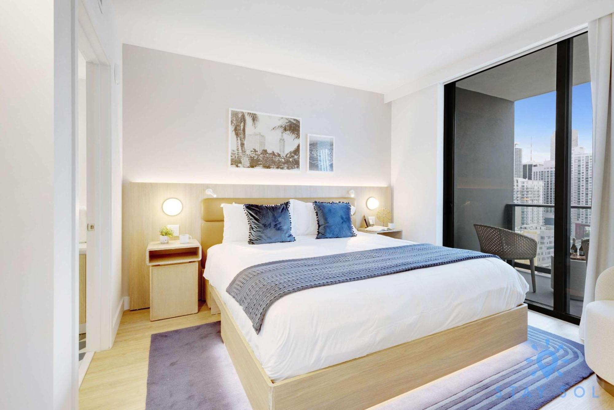 Apartment Stylish 2br With Pool & Balcony *