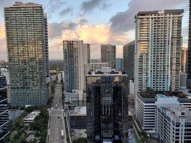 Beautiful 1 Bedroom With Modern Amenities *