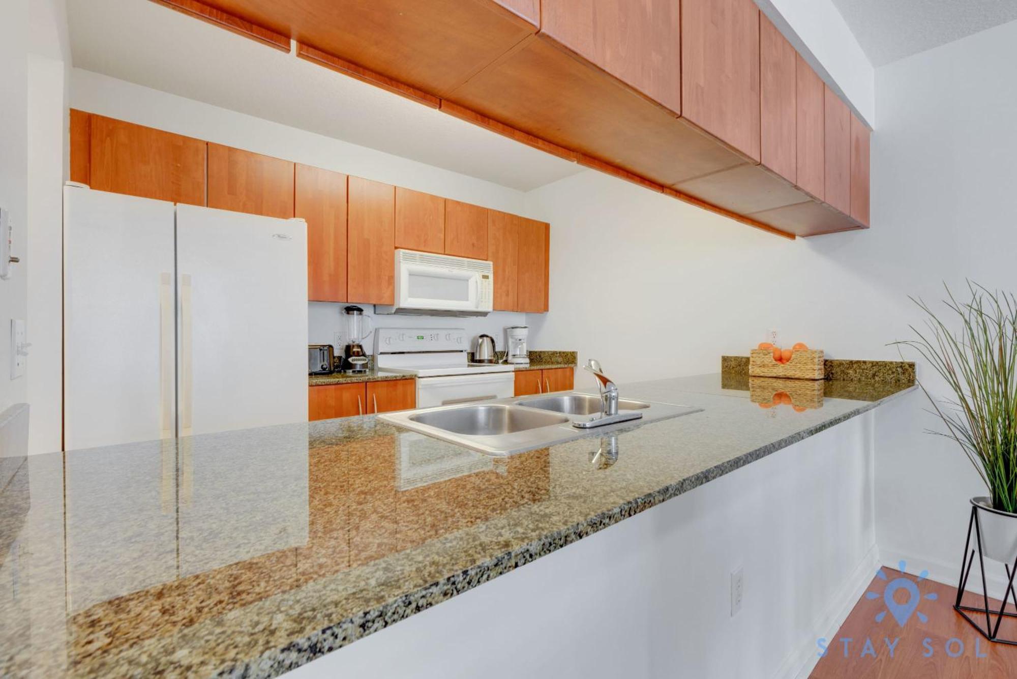 Beautiful 1 Bedroom With Modern Amenities *
