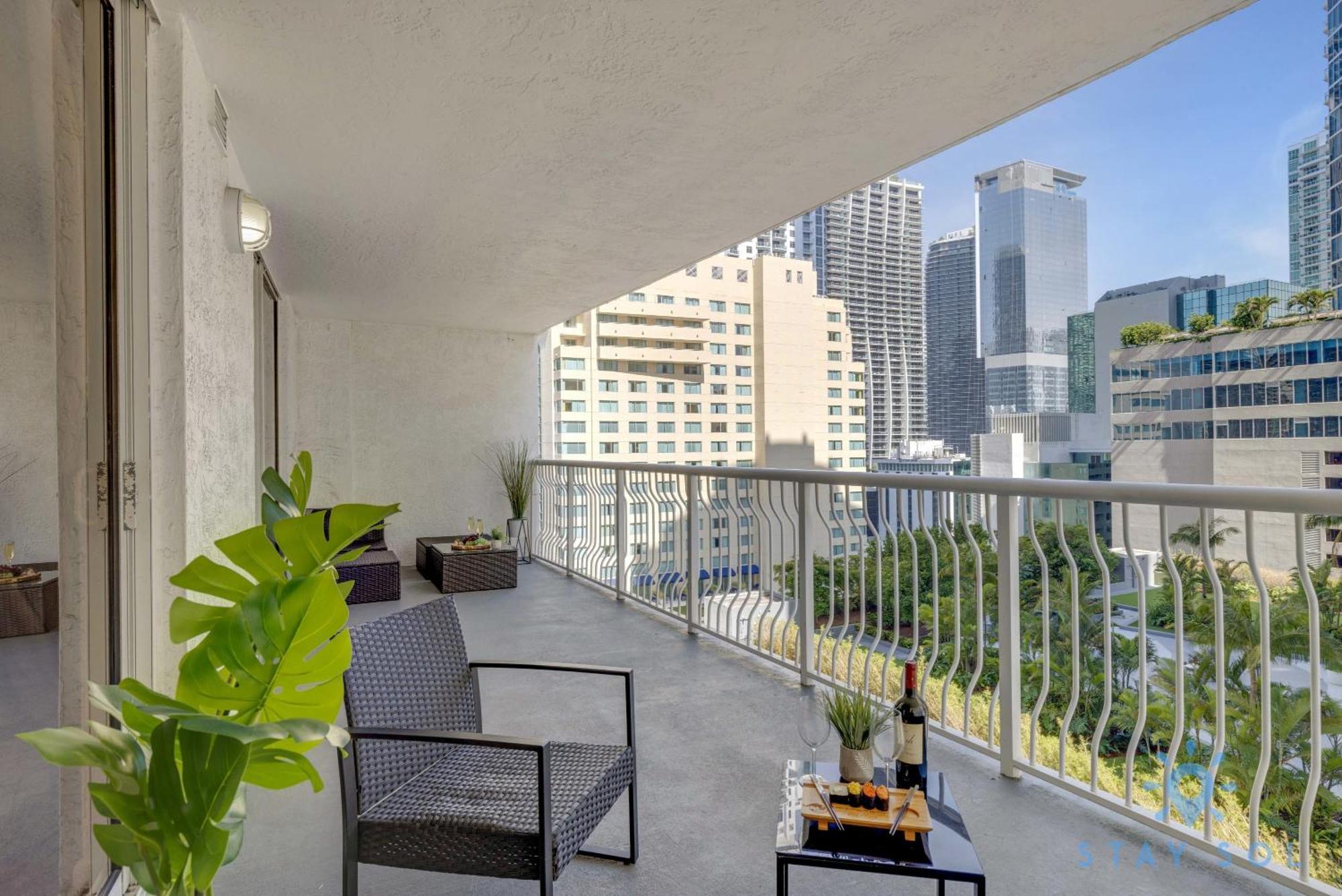 Apartment Beautiful 1 Bedroom With Modern Amenities *