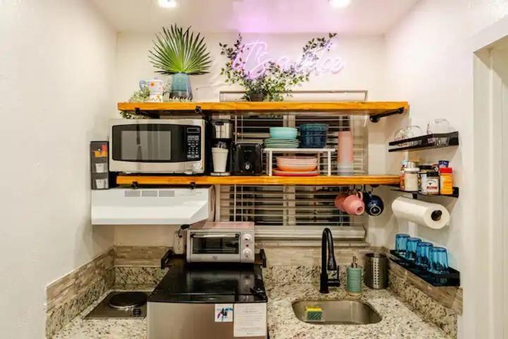 Little Havana Suites: Urban Oasis With Free Parking Apartment *