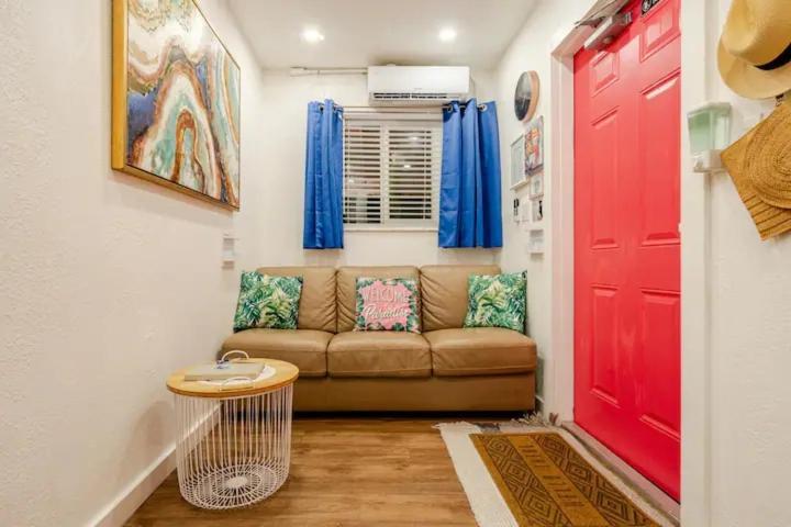 Little Havana Suites: Urban Oasis With Free Parking Apartment Miami
