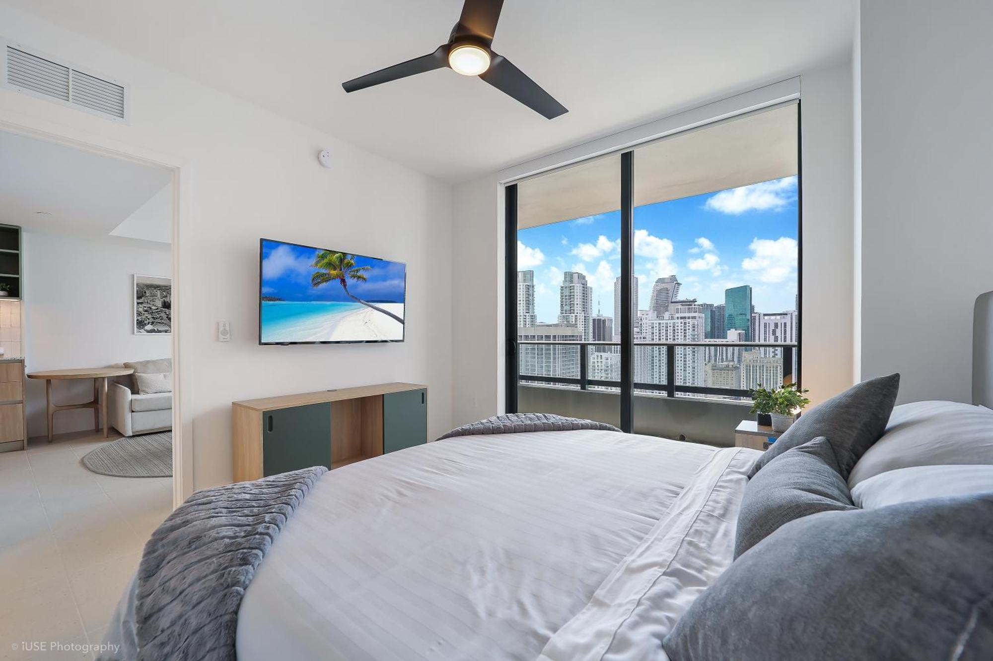 New Unit 28th Floor With Unbeatable Bayside Views Apartment