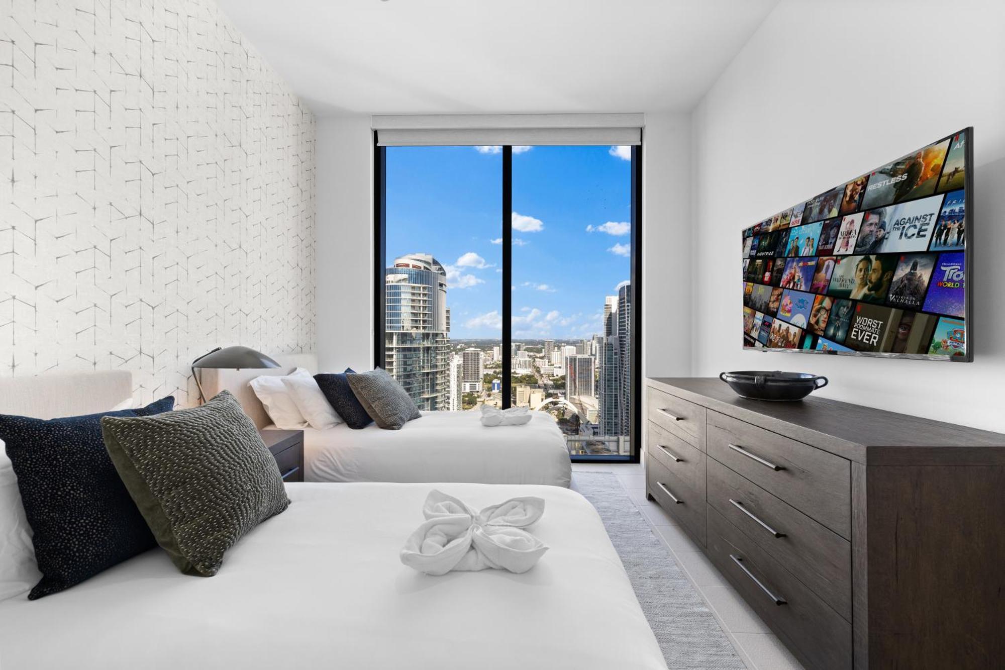 Free Parking! Ph Luxury 3br In Downtown Apartment *