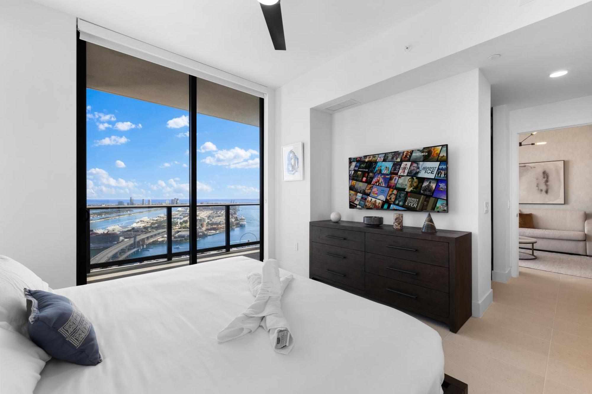 Free Parking! Ph Luxury 3br In Downtown *