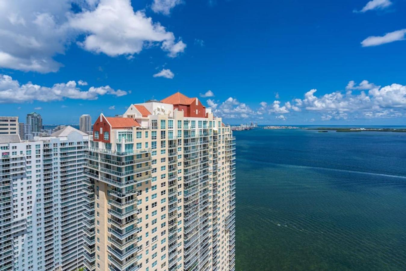 Holiday home Dreamy Oceanfront Highfloor Corner Unit 2and2 Den *