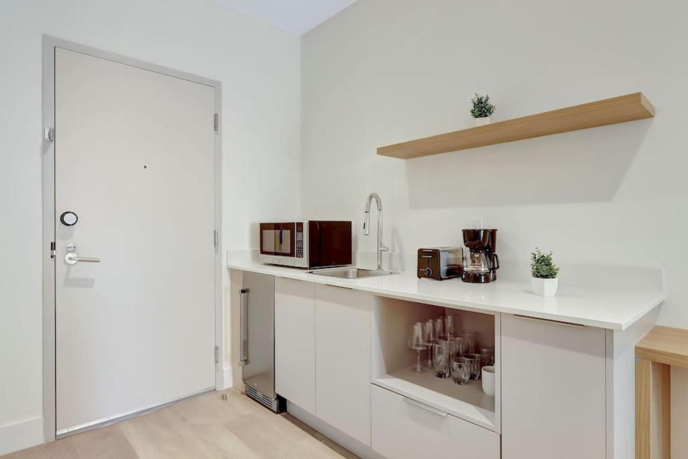 Your Intimate Brickell With Private Balcony