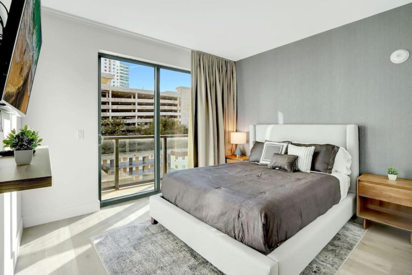 Your Intimate Brickell With Private Balcony Holiday home
