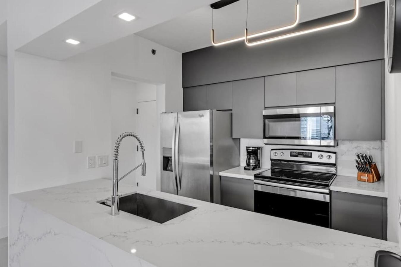 Luxe Brickell Gem With Huge Balcony N Ocean Views Miami