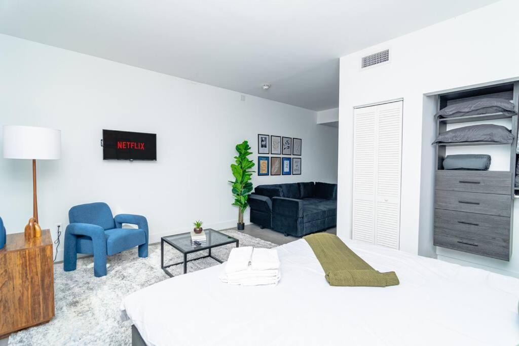 Apartment King Bed Brand New Oasis Minutes To Brickell Miami