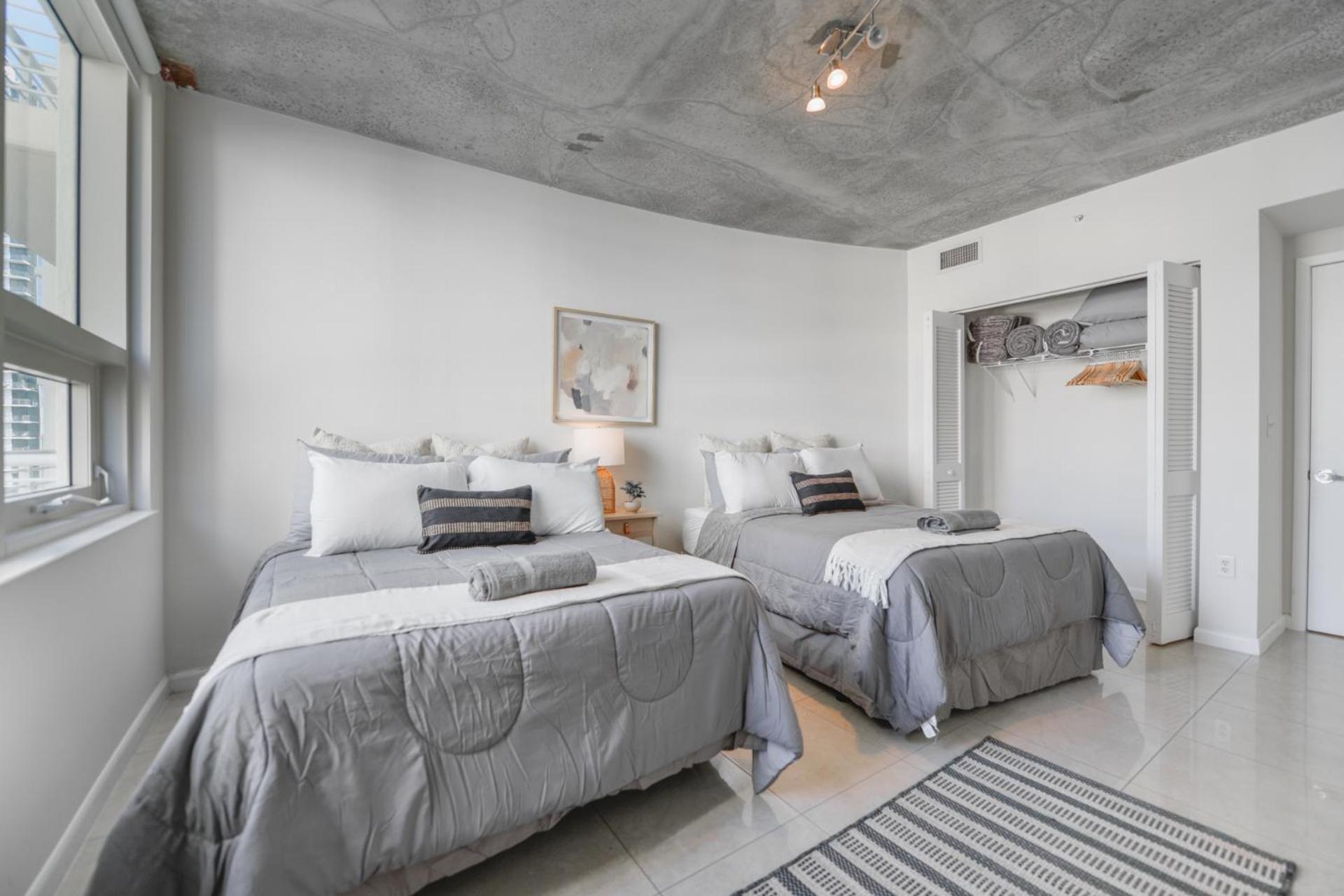 Apartment Modern Midtown Pool Access & Free Parking