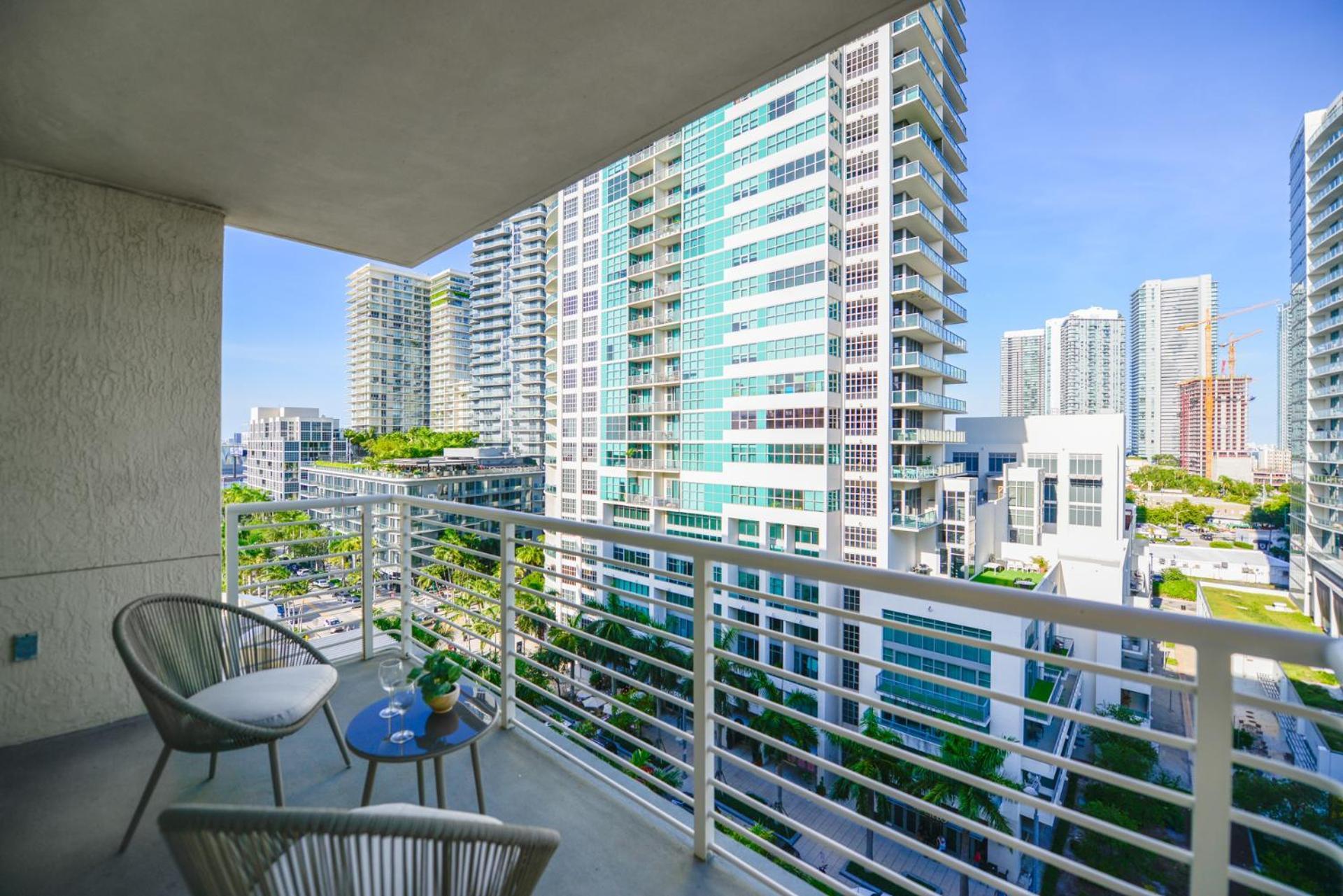 Apartment Modern Midtown Pool Access & Free Parking *
