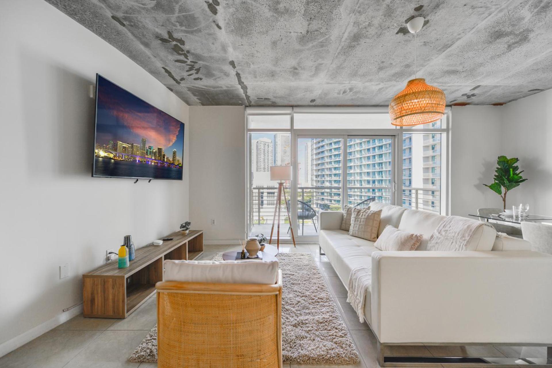 Modern Midtown Pool Access & Free Parking Apartment Miami