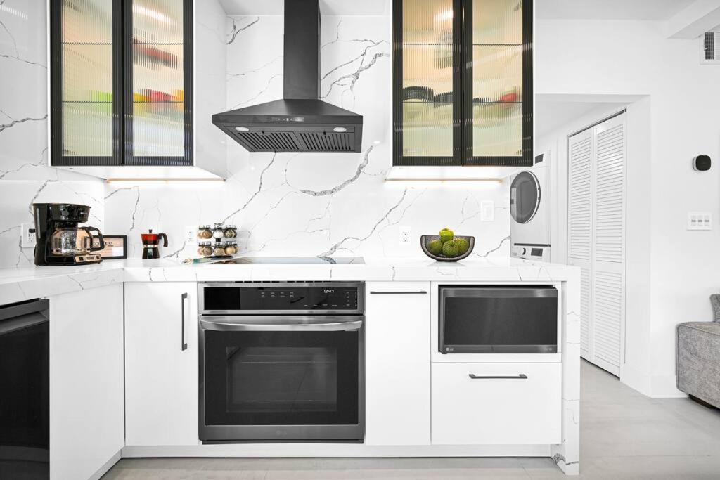 Apartment Stylish Modern Near Wynwood & Design District