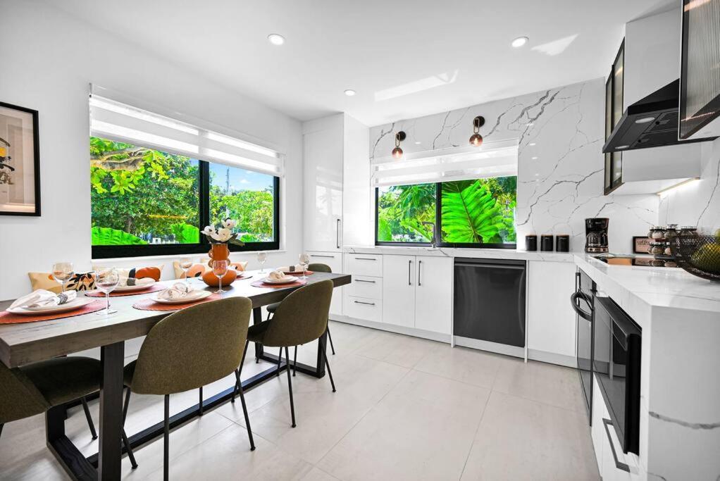 Stylish Modern Near Wynwood & Design District Apartment *