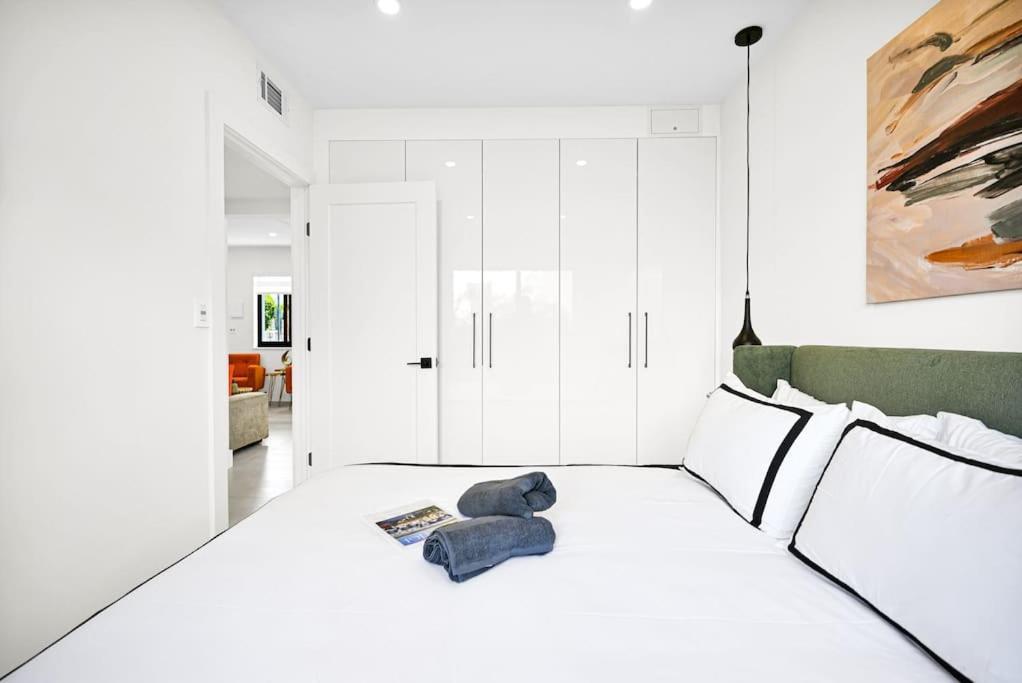 Stylish Modern Near Wynwood & Design District Apartment