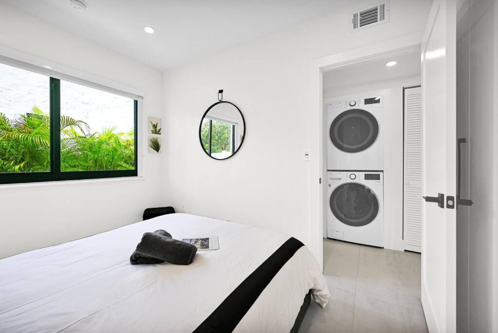 Stylish Modern Near Wynwood & Design District Apartment
