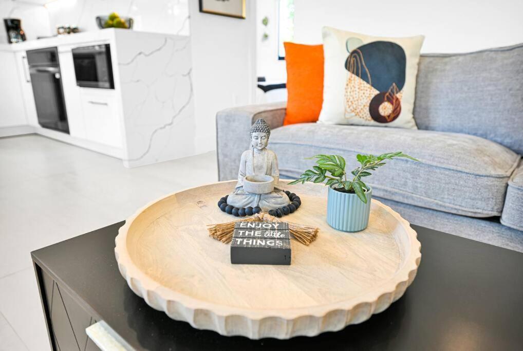 Stylish Modern Near Wynwood & Design District Apartment