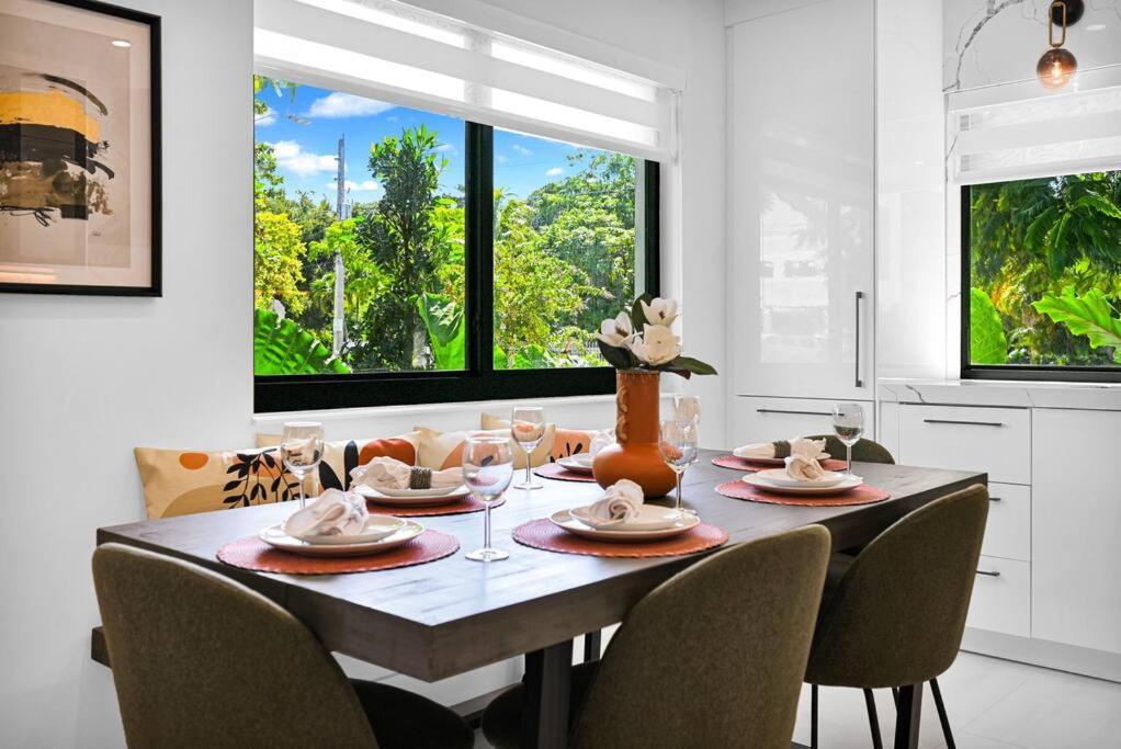 Apartment Stylish Modern Near Wynwood & Design District *