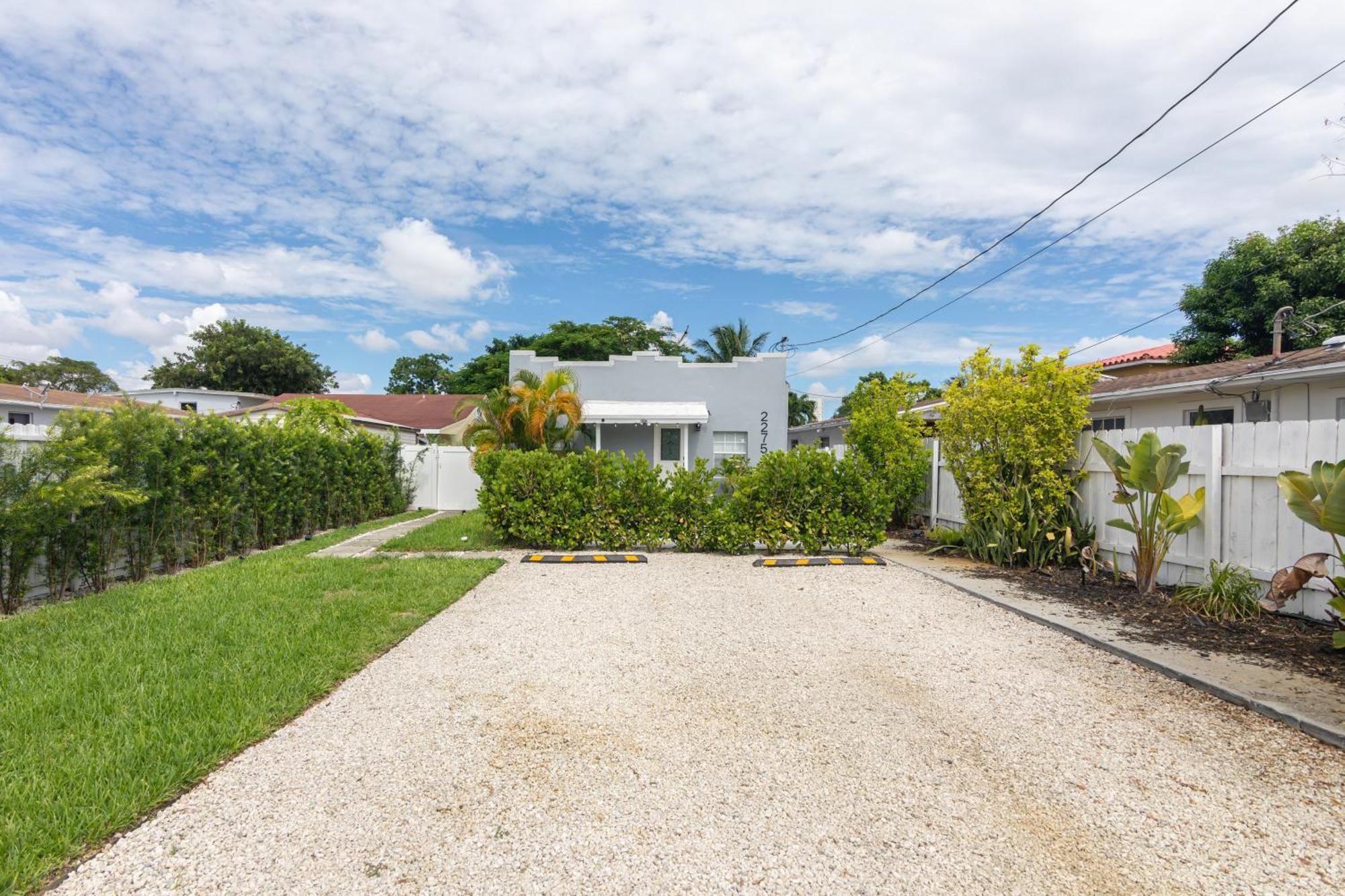 Stylish 2br With Gated Parking & Patio * Miami