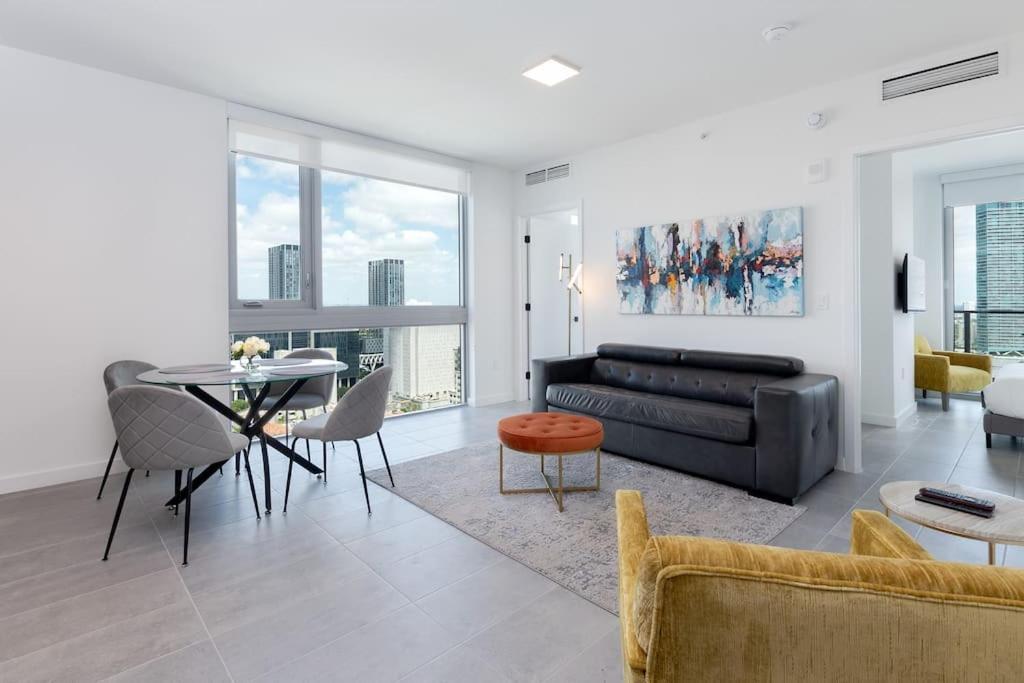 Amazing 2 Bedroom 30th Floor Downtown Free Parking Apartment